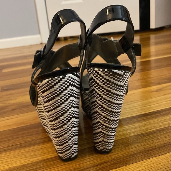 Guess Women’s Black and White Striped Wedges Size 9 - Picture 4 of 9